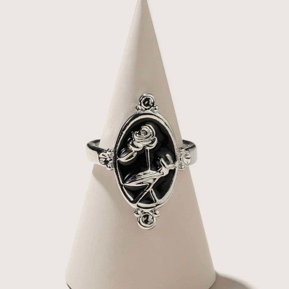 NWT Oval Rose Ring 8 1/2 Black Silver - Picture 2 of 3